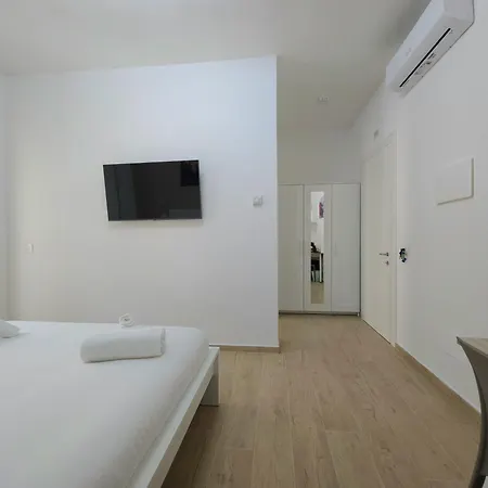 Rose Suites - Bari Stazione Exterior photo
